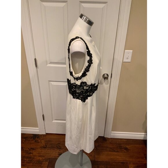 Tahari Arthur S. Levine White W/ Black Floral Applique Dress, Size 14, NWT! - Picture 3 of 6